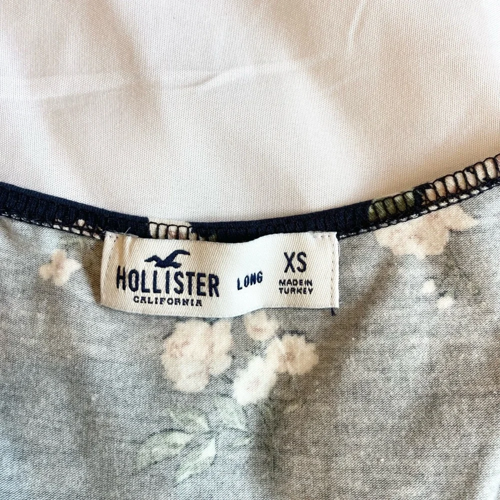 Hollister Women’s navy floral wrap dress with shoulder ties- XS Long - Picture 3 of 7